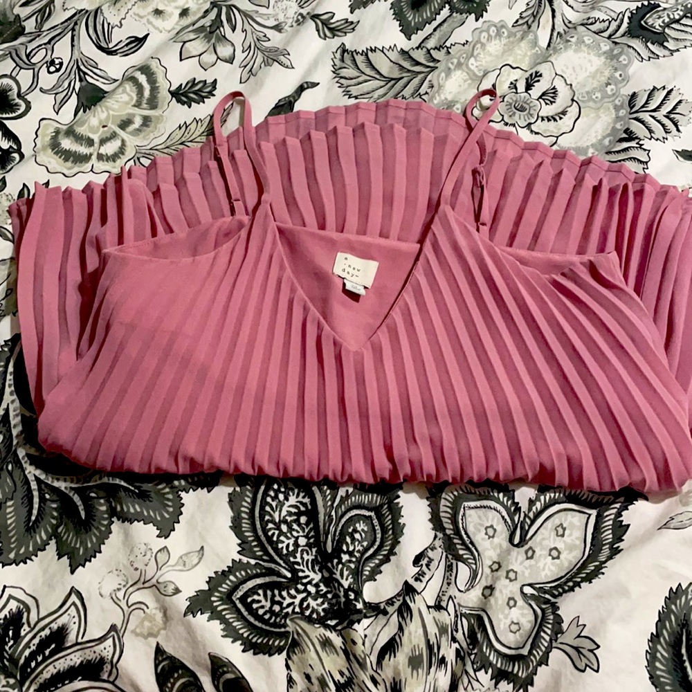 NWOT Ruffle Cami- Size Small - Picture 5 of 5